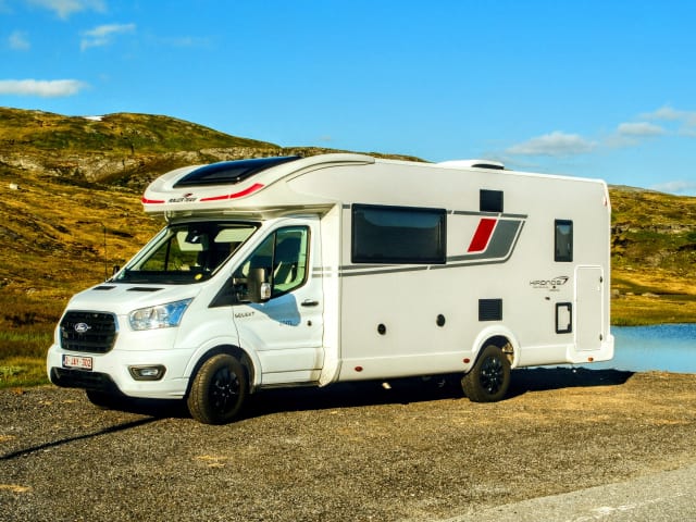 🚐 Luxe gezinscamper 2026 – 6 pers – airco & total off-grid optie 