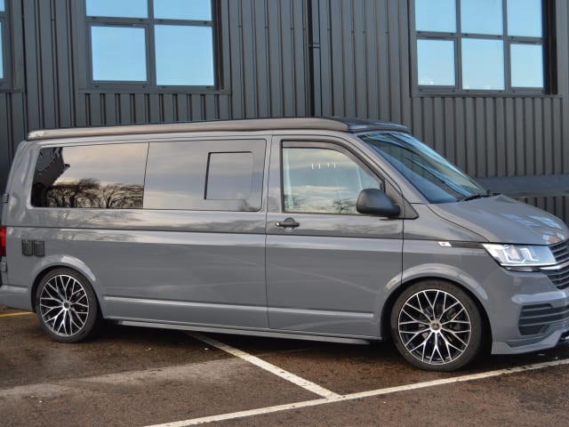 Volkswagen Transporter Campervan 4 Berth Off-Grid WINTER PRICES