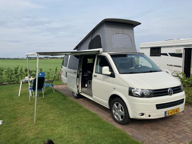 Volkswagen T5 California camper bus voor 4 pers.