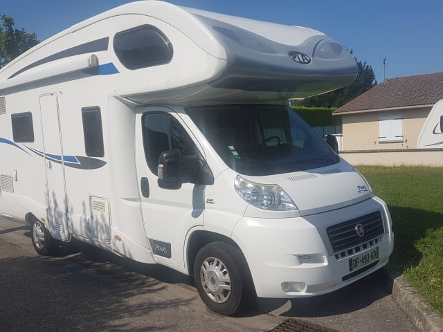 Rental for a special moment - 6-seater motorhome