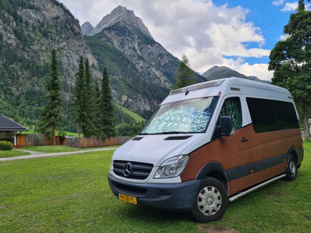 Copbus Rusty – Zelfbouw camper voor 2 personen - Mercedes-Benz Sprinter 2007