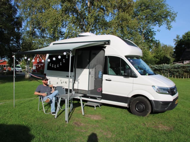 4 personen  – VW GRAND CALIFORNIA automaat alle luxe toilet en douche B.J. 2022