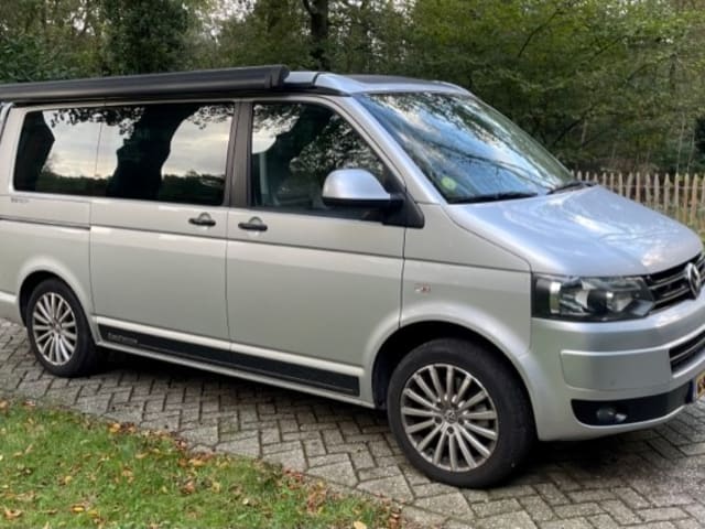 4p Volkswagen campervan uit 2013