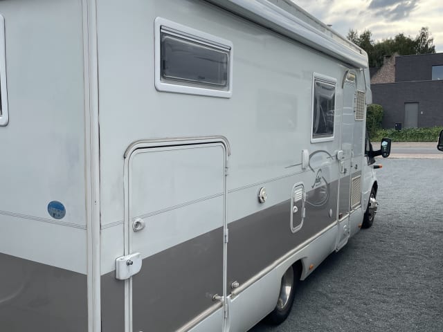 Rimor  – Ford transit 2.4 140pk - Rimor sailor 645