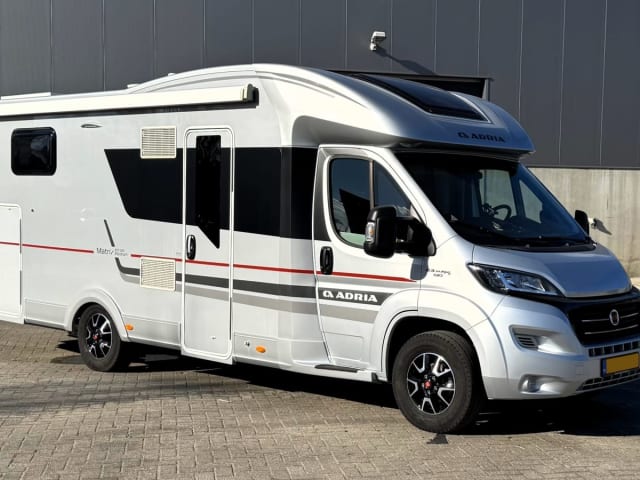 Adria – Luxury Adria Matrix 670 SBC Platinum Camper 