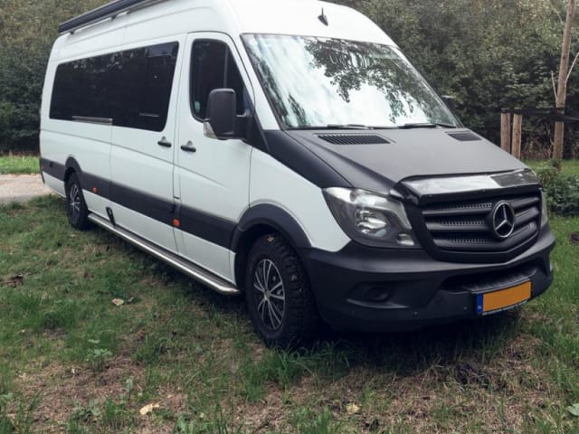 4p Mercedes-Benz bus from 2014