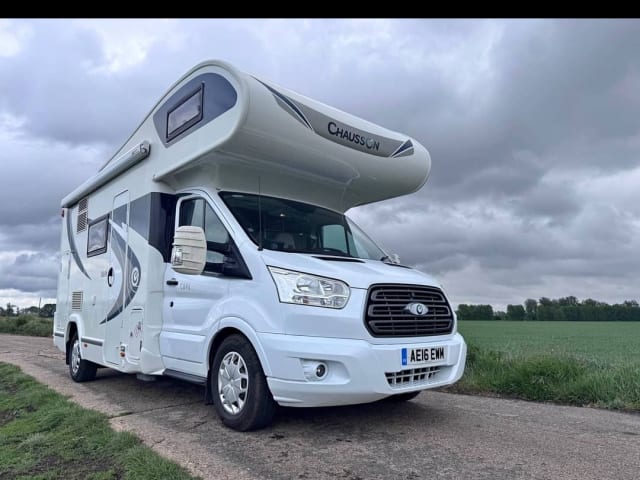 6 berth Chausson 