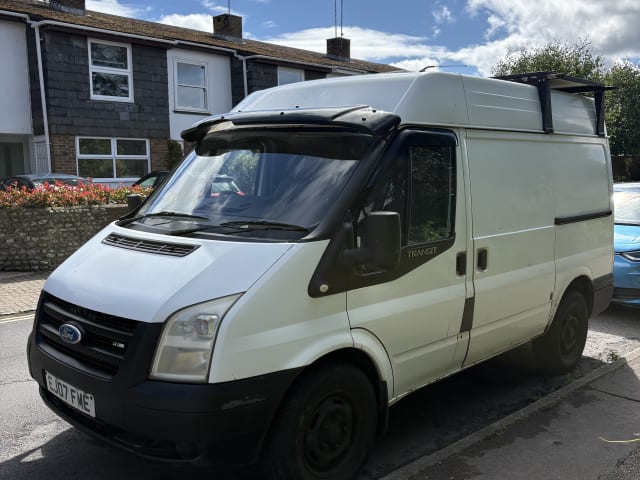 Bingwu – 2 berth Ford campervan from 2007