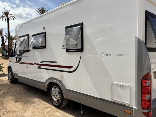 2p Adria Mobil semi-integrated uit 2010