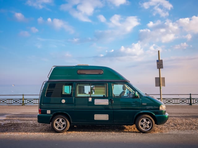 Vinny – Volkswagen T4 mit 4 Schlafplätzen