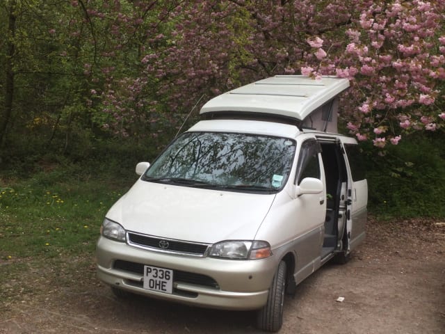 Toyota Granvia 4/5 berth automatic