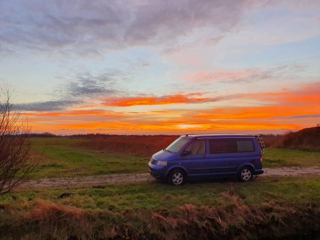 4p Volkswagen Wohnmobil aus dem Jahr 2005