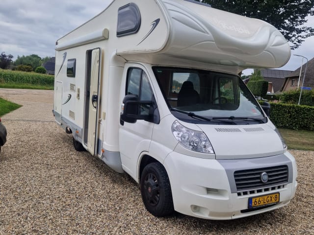 Huisje op wielen – 4p Fiat alcove from 2009