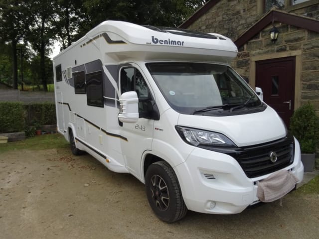 4 berth Benimar 243 **C1 Driving Licence is REQUIRED**