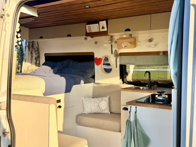 Wildkamperen, off-grid leven, eindeloze vrijheid 🌲🌞 ga waar je wilt, wanneer je wilt, zonder afhankelijk te zijn van campings of stroompunten! – Self-sufficient Fiat camper – 3 seats, ready for adventure