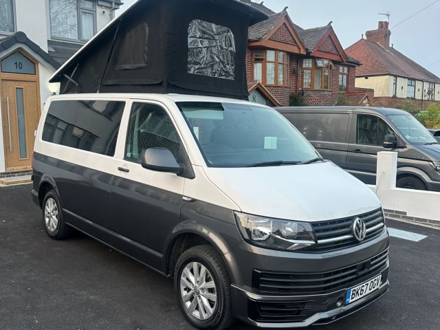 Frankie’s camper  – 4 berth Volkswagen campervan from 2017