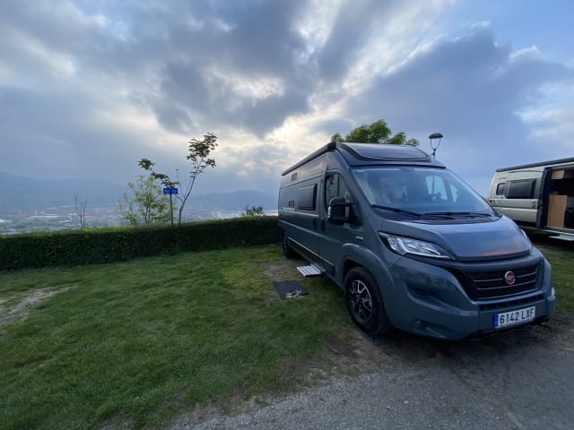 Livingstone 5 – Luxury 4 person CamperVan (2022) in Madrid