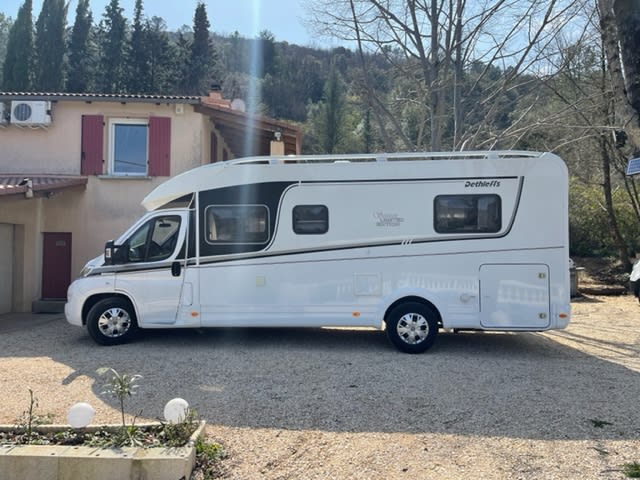 CAMPING-CAR DETHLEFFS 4 PERSONNES