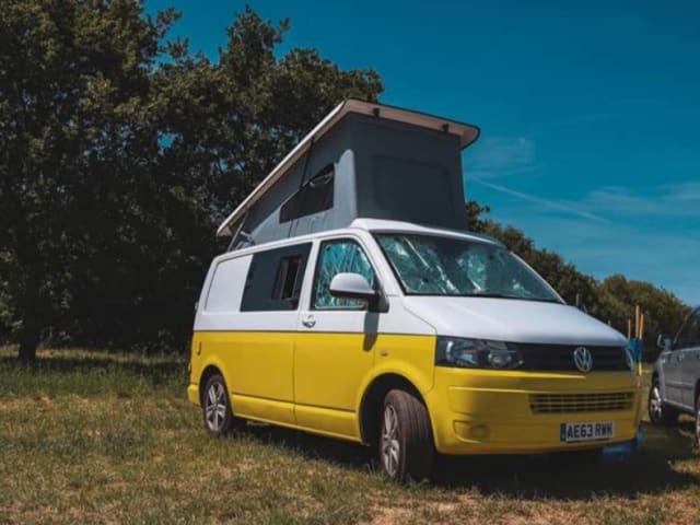 Daisy – 4 persoons Volkswagen Camper Van (nieuw omgebouwd 2022)