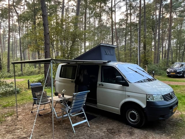 Toby – VW T5 Transporter (2008) – Compacte camper, klaar voor avontuur