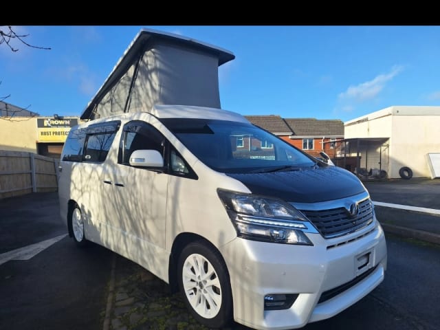 VEL – Toyota campervan met 2 slaapplaatsen uit 2009
