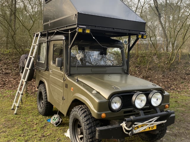 𝗘𝗹 𝗠𝗮𝘁𝗲𝗿𝗱𝗼𝗿 – El Materdor – Daihatsu F20 mit Dachzelt – Jeep aus dem Jahr 1980 🏔️🏕️🌌