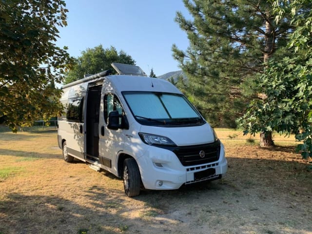 Vrijheid op wielen – Fully equipped camper with solar panel