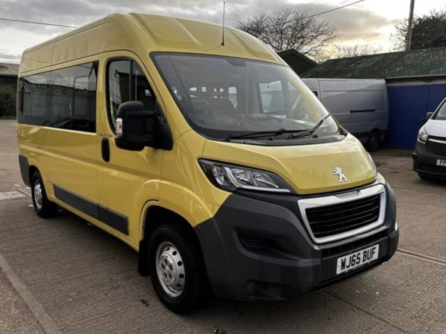 Vincent – a comfy yellow 2 berth Renault campervan from 2015