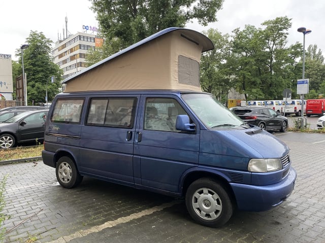 Kalle – VW T4 California Beach avec toit relevable