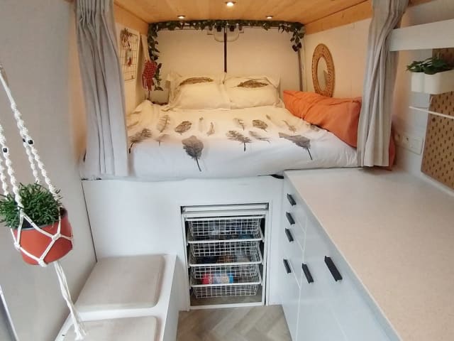 Deswadventure – Luxe en Comfortabele Campervan te Huur in Gent