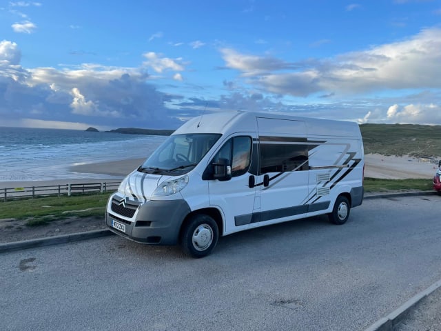 2012 Citroën Relay 2 Camper fitted with onboard shower & toilet 