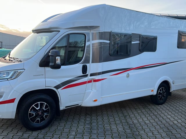 Reneetje – Sunlight T69l mit Queensize-Bett und Hubbett