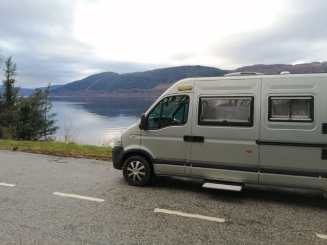 Highland Hamish – Renault LWB-Van mit 2 Schlafplätzen aus dem Jahr 2011