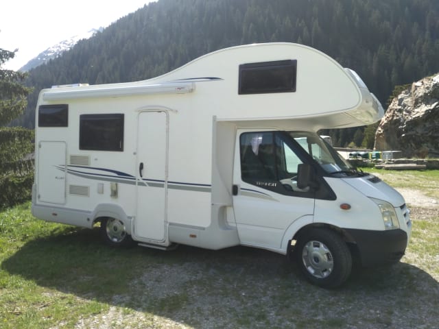 Overcab motorhome