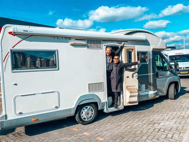 Kempi – 4 persoons luxe camper met superfijne indeling