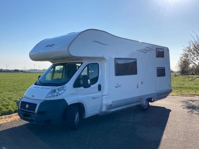 Op stap met de Baron! – Ampio camper familiare per 6 persone