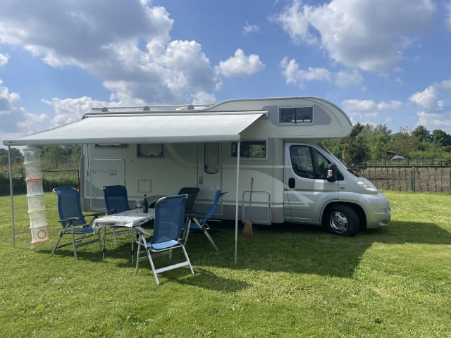 Familie camper – 5p Adria Mobil alcove uit 2008