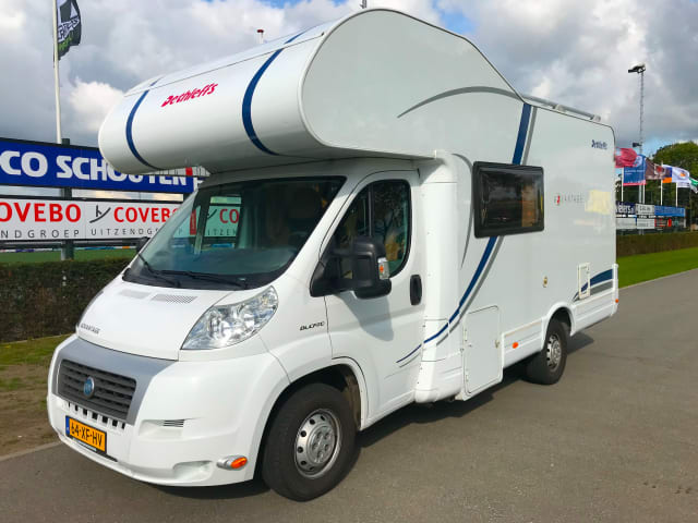 Kompletter Luxus-Familiencamper mit Etagenbetten! (6 Personen)