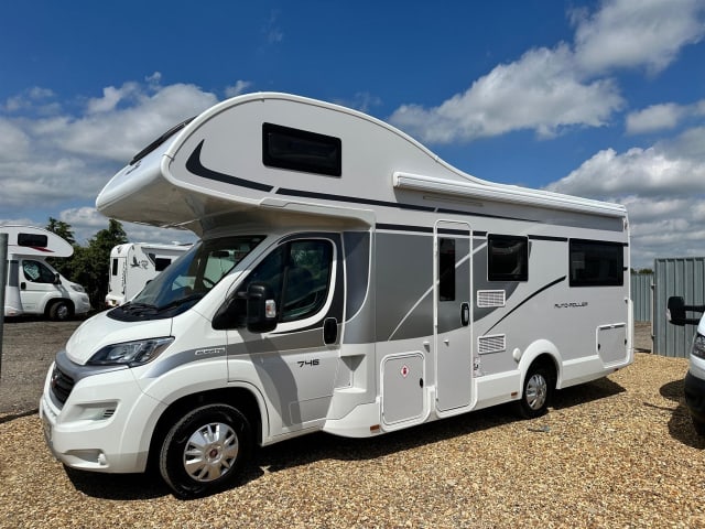 BRYONY – 6 berth Roller Team auto roller 746 