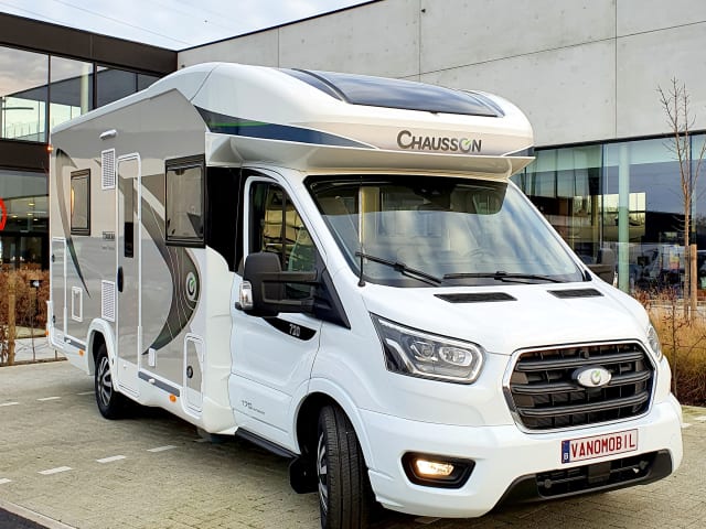 Het pareltje  – Brand new 5p Chausson Ford 170 automatic