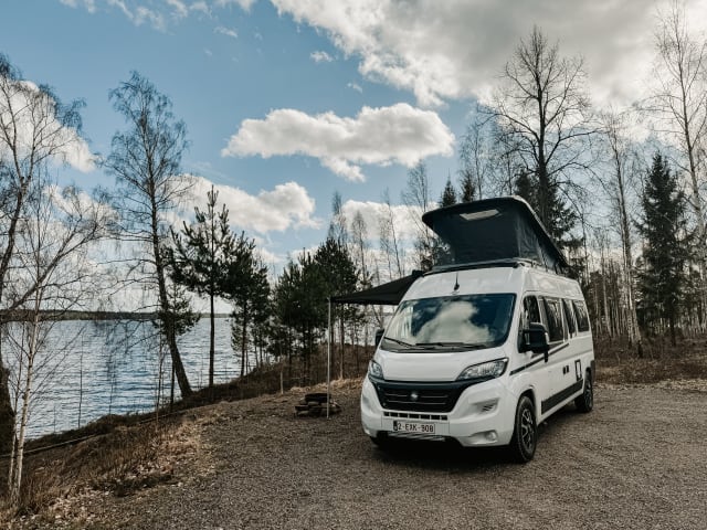 CampChamp – Brand new Campervan from 2024 with Skyloft, air conditioning and much more!