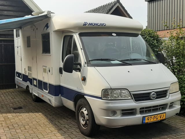 Moncayo – Fiat Ducato beautiful spacious 4 person family camper