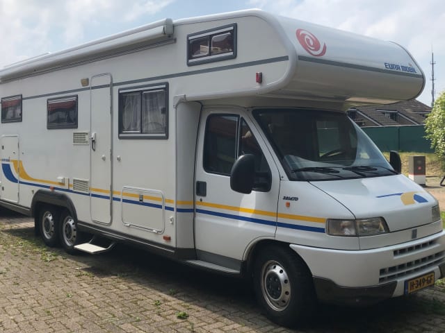 Unieke 8 pers. camper met XXXL garage op C rijbijwijs