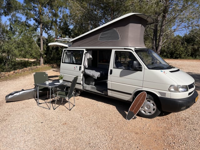 Piet – Volkswagen transporter (2,5 liter 102HP) T4 California for 2 or 4 persons