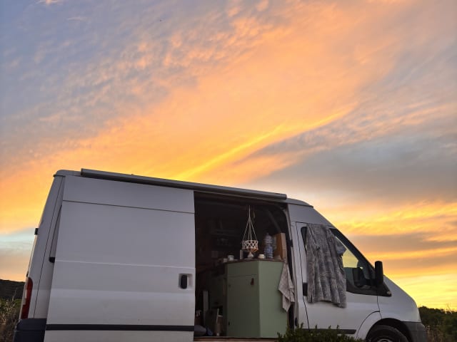 Bodhi – Comfortabele off-grid Ford Transit voor (surf)avontuur