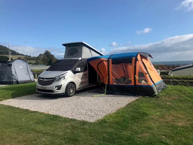 Apollo – Camper 4 posti letto (possibilità di upgrade a 6 posti letto con tendalino Drive away)