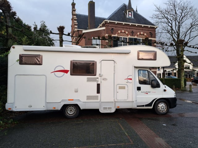 Spacious 6-person. family camper complete