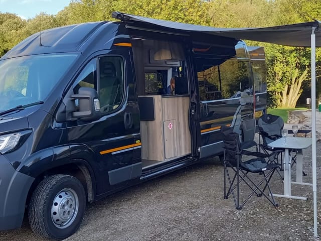 Pippa – 2 berth Peugeot campervan.