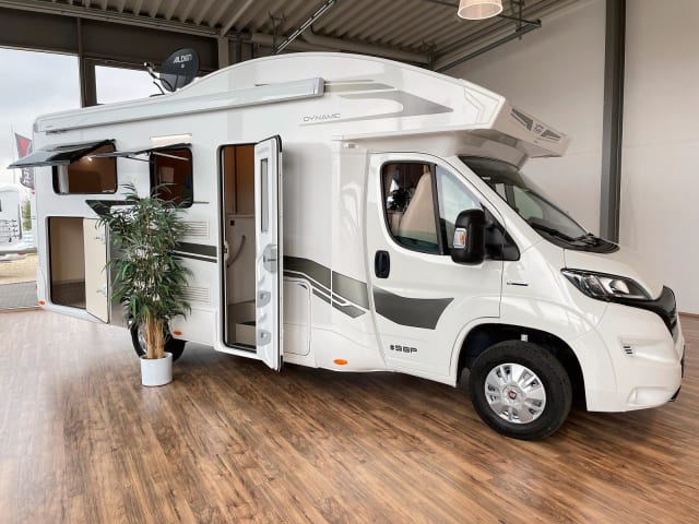 Bj 2024 splinternieuwe 2-4 camper, navi, 2 x airco 