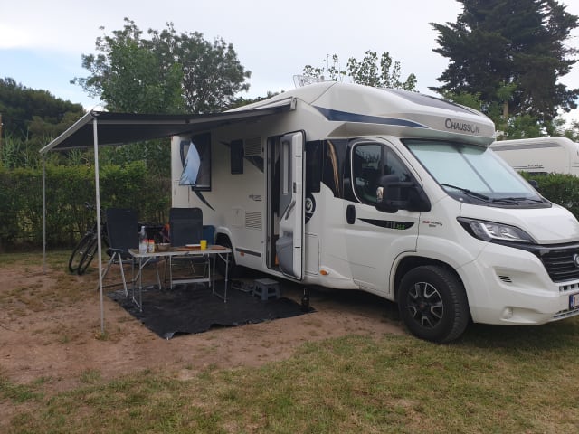 Chausson 718 XLB special edition – Pleasant spacious semi-integral mobile home